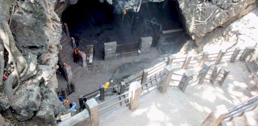 Halesi Mahadev Cave